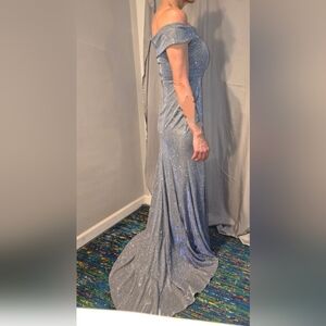 NWT formal long sparkly blue‎ dress. Size 5. Has stretch -B smart brand.